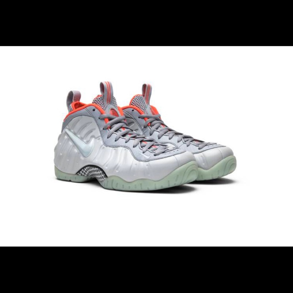 Nike Air Foamposite Pro Premium
“Pure Platinum”